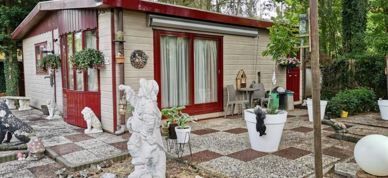 Retro Relax Resort Midden In Het Bos Op De Veluwe In Putten Bagian luar foto