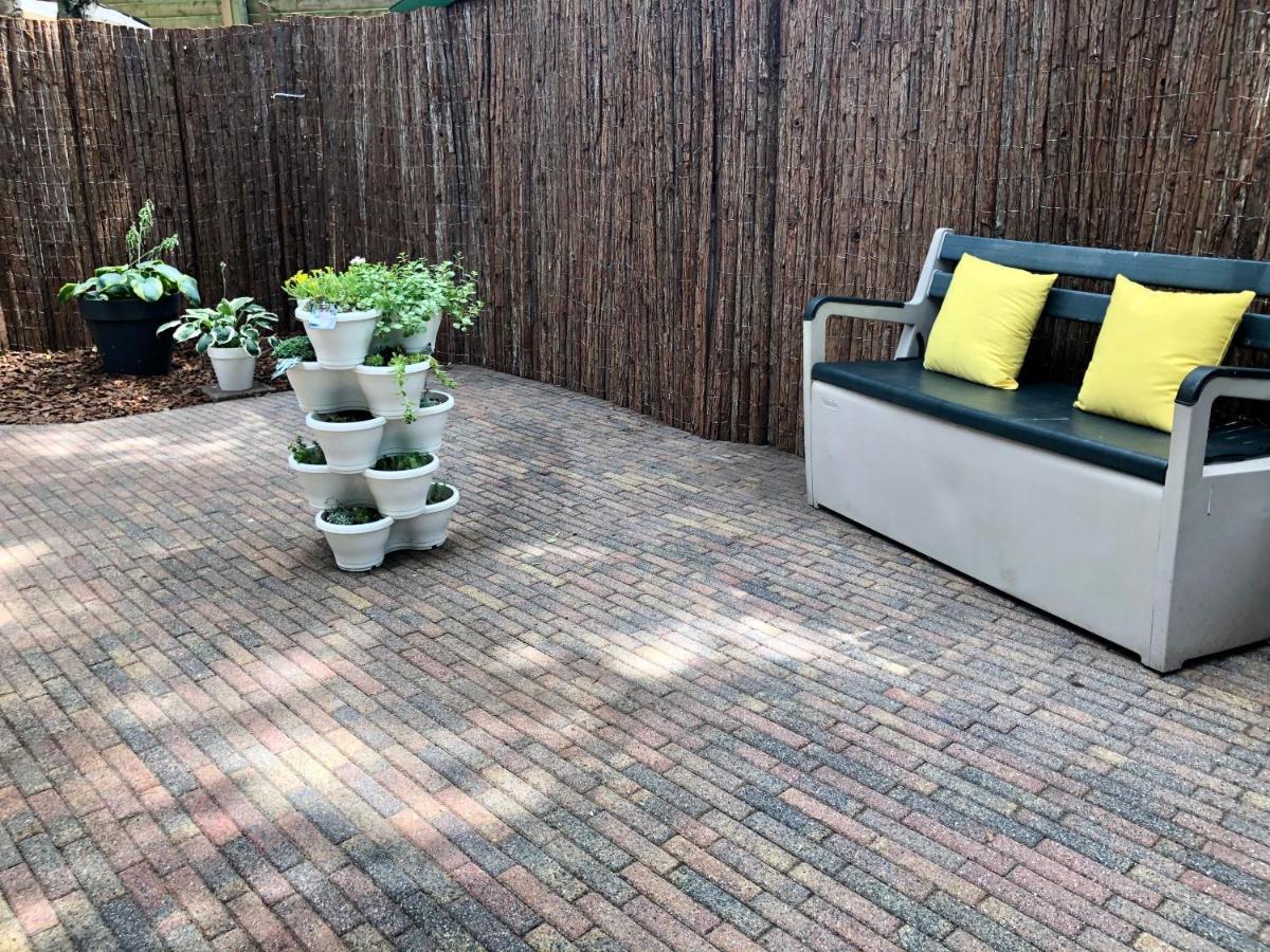 Retro Relax Resort Midden In Het Bos Op De Veluwe In Putten Bagian luar foto
