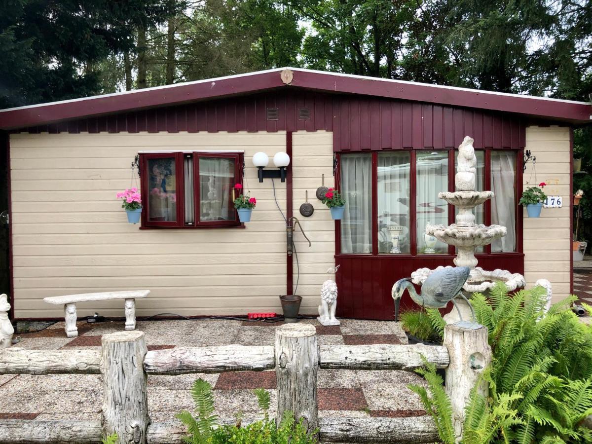 Retro Relax Resort Midden In Het Bos Op De Veluwe In Putten Bagian luar foto
