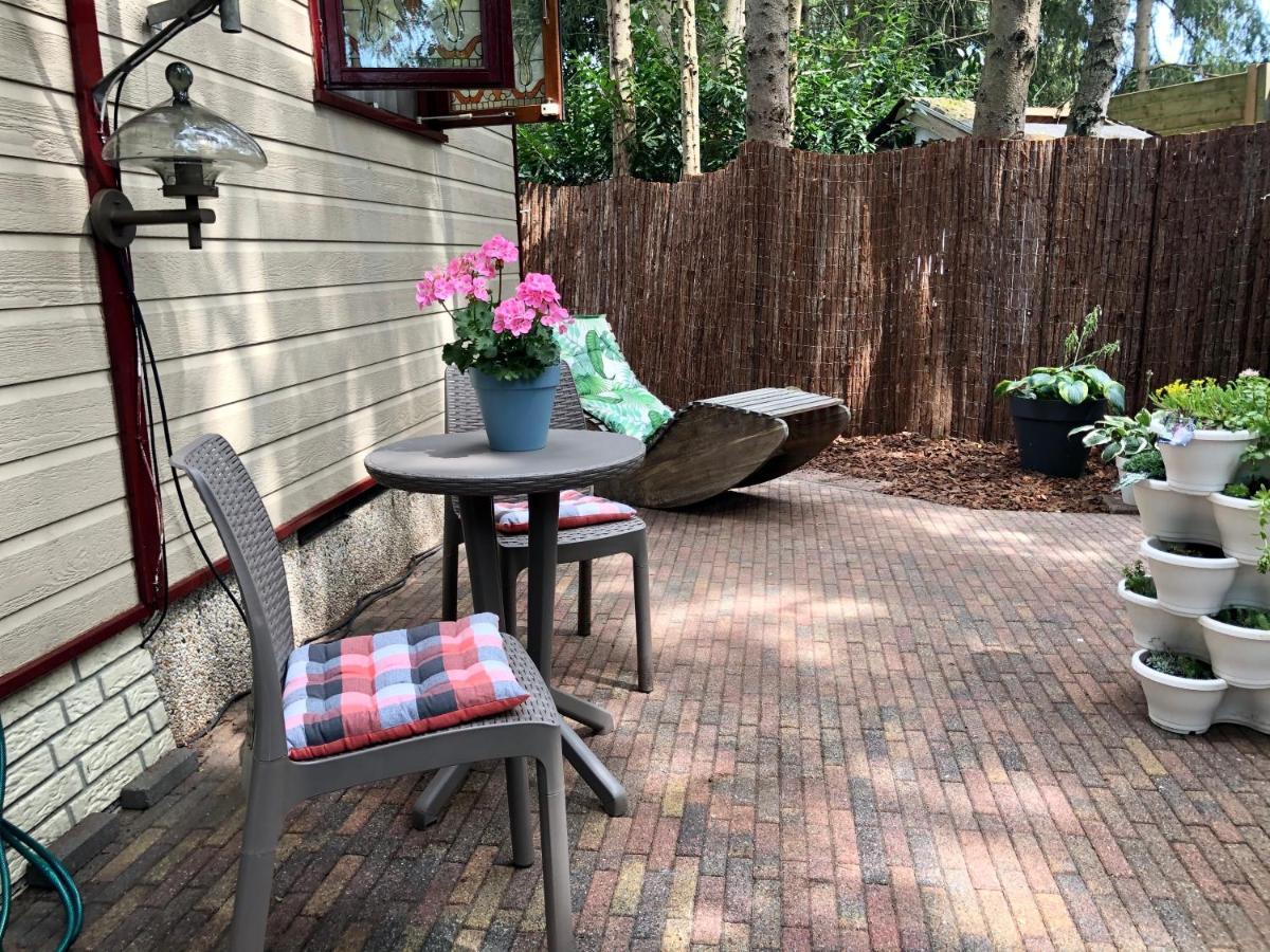 Retro Relax Resort Midden In Het Bos Op De Veluwe In Putten Bagian luar foto