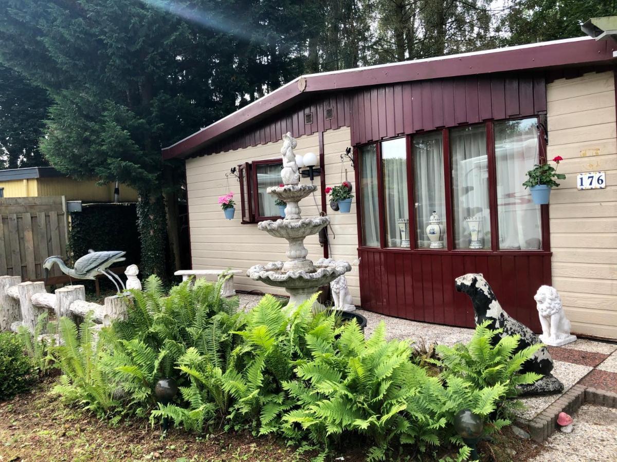 Retro Relax Resort Midden In Het Bos Op De Veluwe In Putten Bagian luar foto