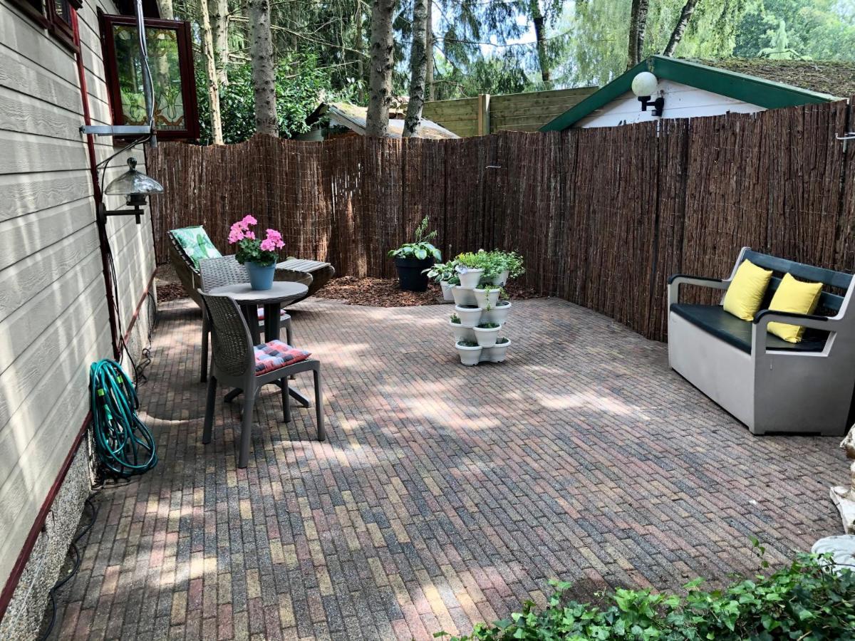 Retro Relax Resort Midden In Het Bos Op De Veluwe In Putten Bagian luar foto